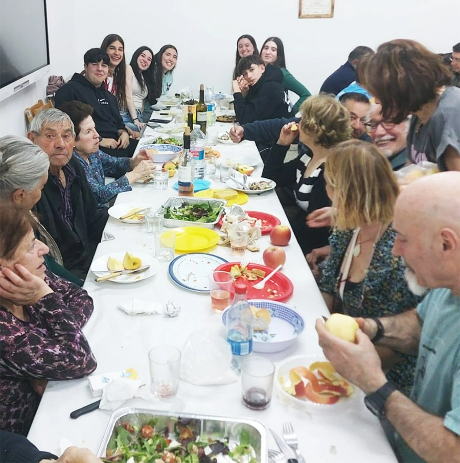 Imágenes de Aurelio de Gracia de Toro en su horno, con el que ha dado de comer a todo el pueblo. | Celina Ranz Santana