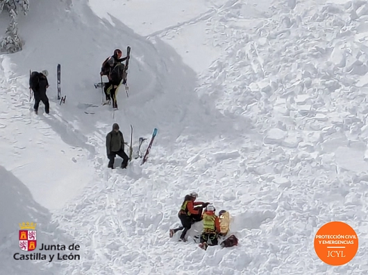 Rescatada en helicóptero una esquiadora que se ha fracturado una pierna en la Laguna Negra