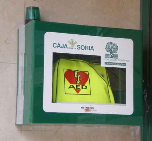 Desfibrilador en un cajero de CR