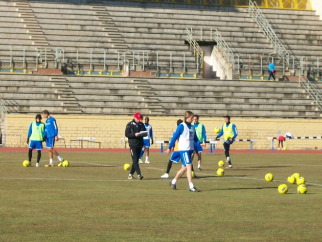 Machín dirigiendo un entrenamiento 