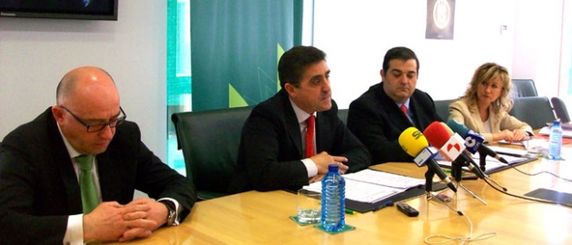 Barca, Martínez, Santamaría y Sánchez en la firma de acuerdos