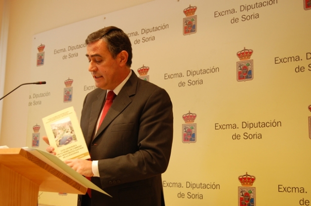 Pardo con la revista 