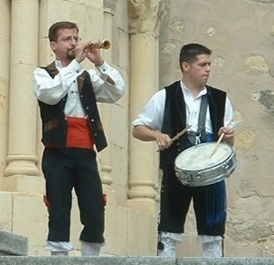 Dulzaineros actuando 