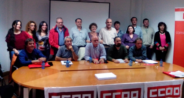 Javier Moreno, sentado y segundo por la derecha tras su reelección