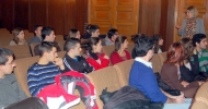 La concejal López con los estudiantes