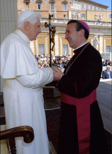 Benedicto XVI  y monseñor Melgar