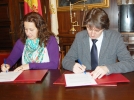 Foto 1 - Ayuntamiento y FAPA firman un convenio para la cesión de espacios para el programa Vacaciones en el cole