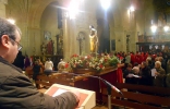 El vía crucis se realizó en el interior de la iglesia del Espino