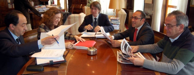 Encuentro entre Ayuntamiento, Junta y Subdelegación para abordar el tema de la muralla