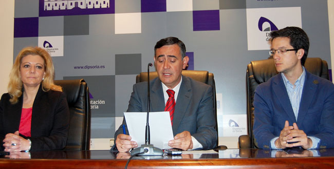 Pérez, Pardo y Cabezón, en la lectura del manifiesto del bicentenario