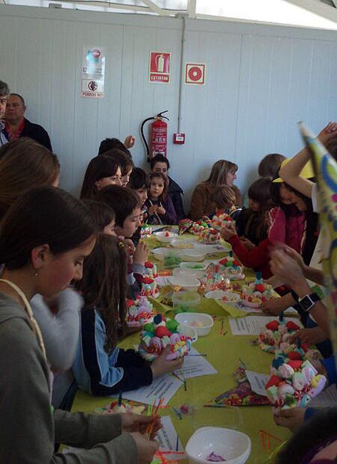 Los niños disfrutando del taller
