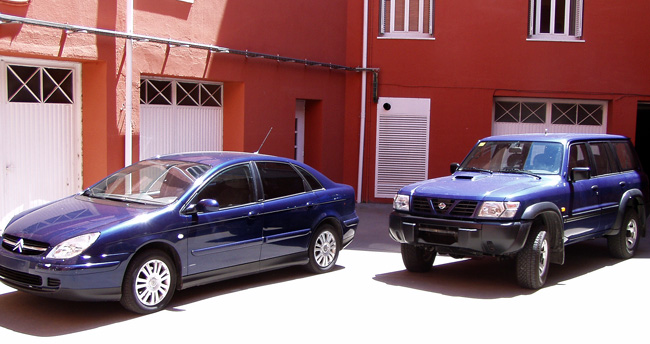 Los dos vehículos enajenados.