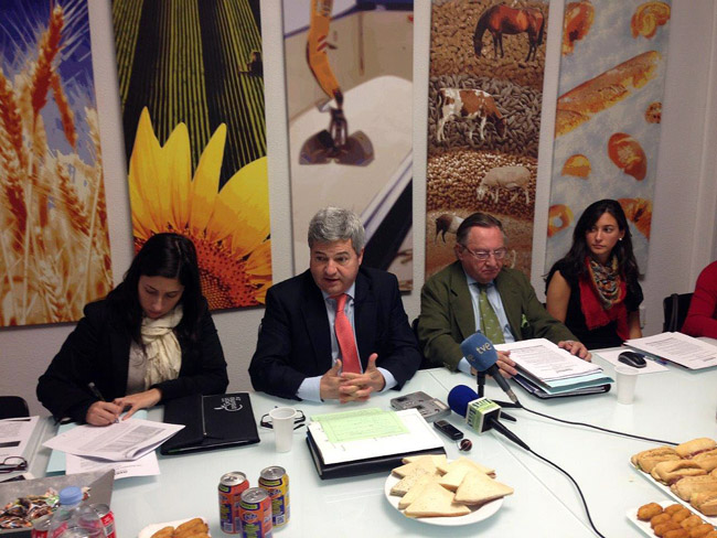 Un momento de la reunión con ASEMAC