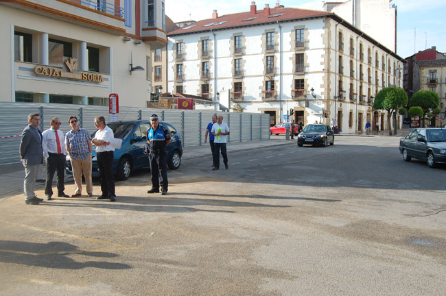 Responsables municipales visitan la plaza