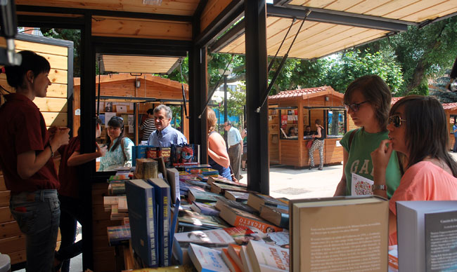 Una de las casetas de Expoesía.