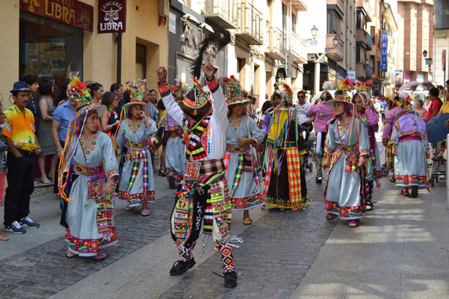 El folklore latinoamericano, en las calles sorianas