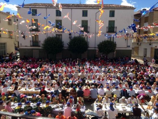 1.800 personas en la comida popular de cierre de las fiestas olvegueñas