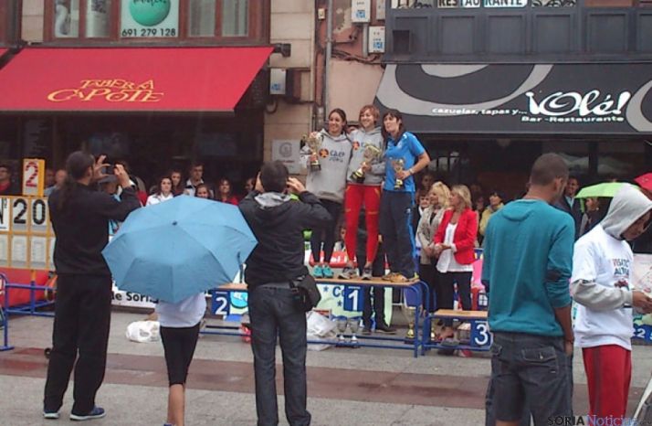 VI Exhibición salto de altura en la calle