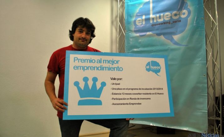 Rubén García, con el diploma acreditativo.