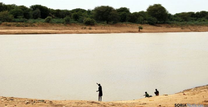  Río Senegal visto desde la orilla mauritana; al otro lado, Senegal