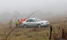 El tercer coche ha tenido que ser empujado a mano hasta la propia calzada. / SN