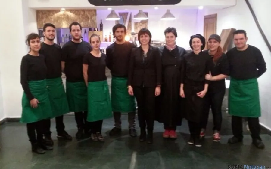 Equipo de cocina y camareros