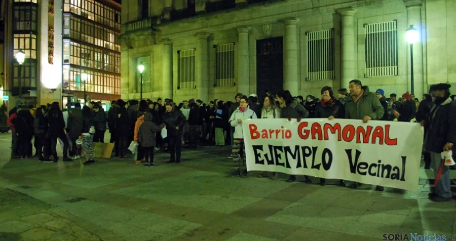 Un momento de la concentración en la plaza del Olivo. 