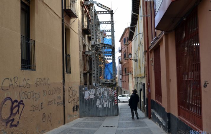 Imagen del andamio en la calle Zapatería.