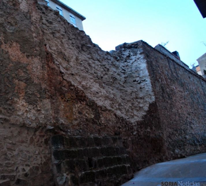 Tramo de la muralla desplomada en el Vergel.