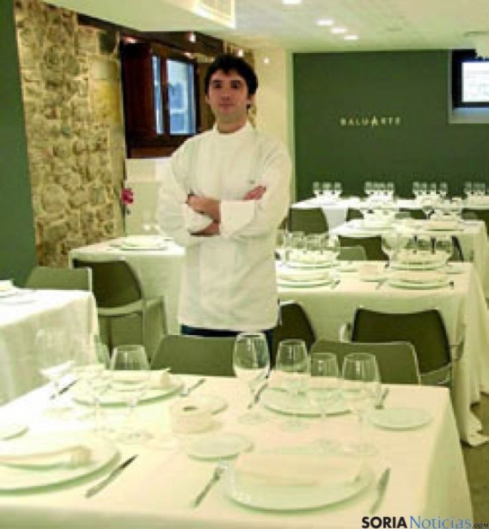 Óscar García, en su restaurante Baluarte