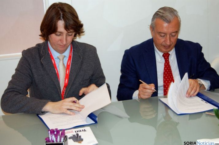 Carlos Martínez y Julio Gómez Pomar, en la firma