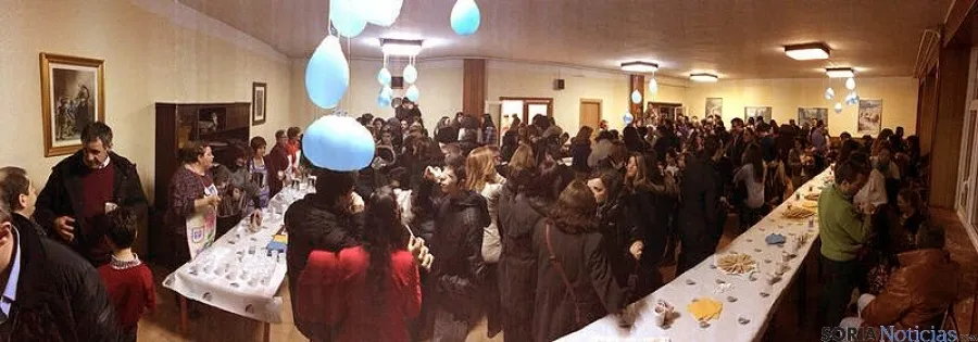 Ex alumnos y docentes acudieron al colegio en un encuentro multitudinario. 