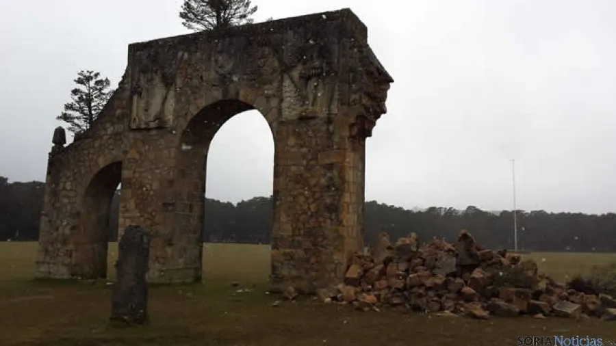 Arco del Campamento de Covelada/Jorge De Miguel Escribano