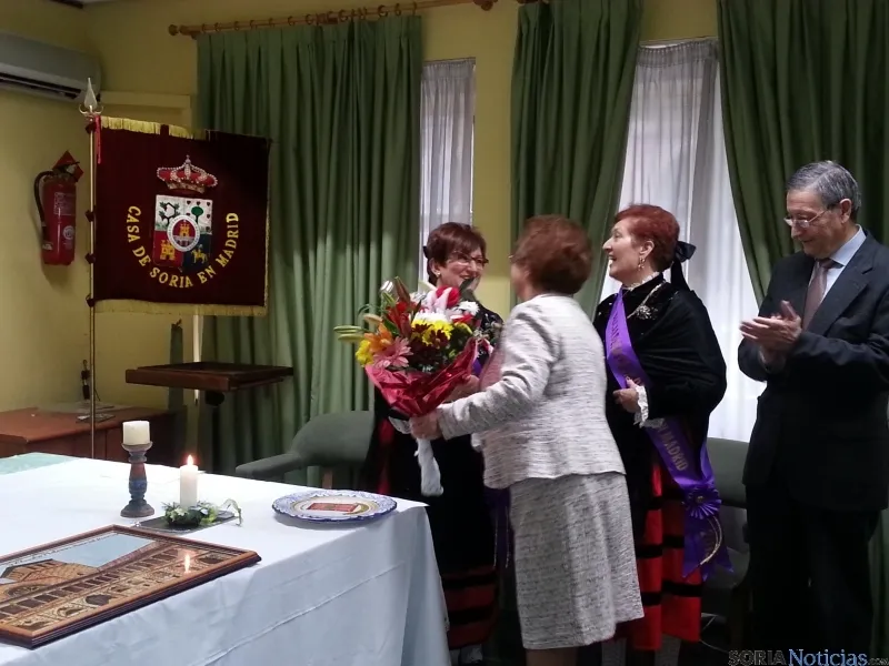 Mercedes Aguilar recibe la banda de 'alcaldesa'