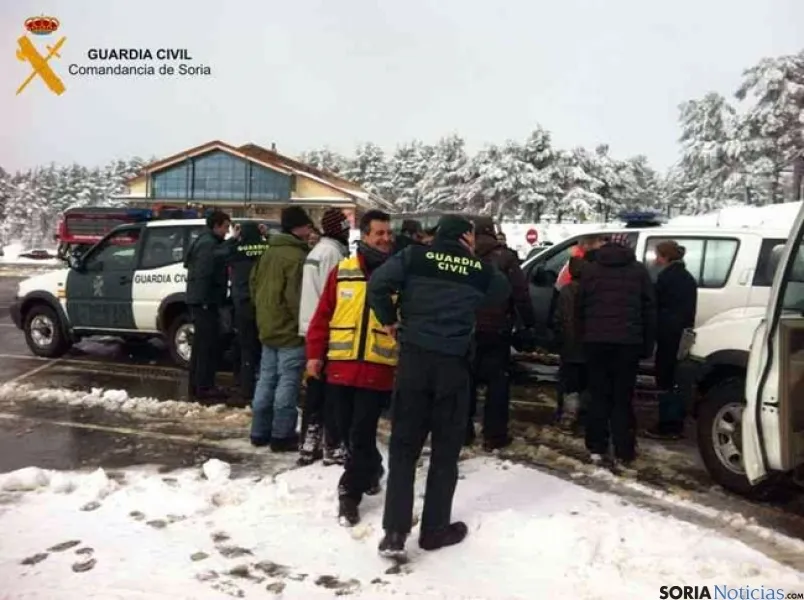 Foto 2 - 60 personas participan en el rescate de monta&ntilde;a de un matrimonio de Madrid con sus dos hijos y una pareja de Valladolid 