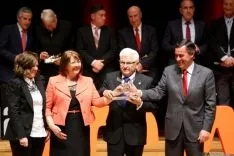 La redactora de Ical en Soria, Lucía Sánchez; la concejal del Ayuntamiento de Soria, Rosa Romero; el director de la Fundación Caja Rural, Juan Manuel Ruiz Liso; y el presidente de la Diputación, Antonio Pardo