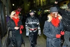 Foto 5 - El 'dolor' del Entierro de la Sardina pone fin a un carnaval m&aacute;s participativo