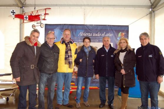 Representantes de Airpull Aviation y de la Diputación