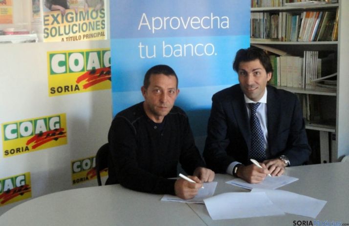 Cervero (izda.) y Mañoso, en la firma del acuerdo.