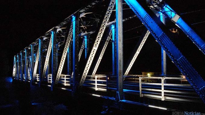 Vía del tren a su paso por el Duero.