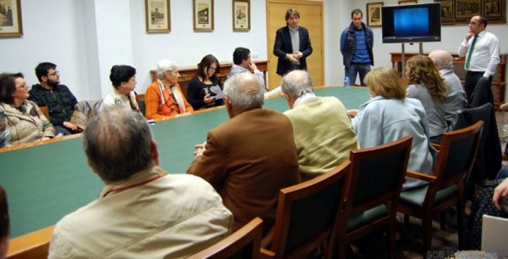 Reunión con vecinos y comerciantes sobre las obras del mercado