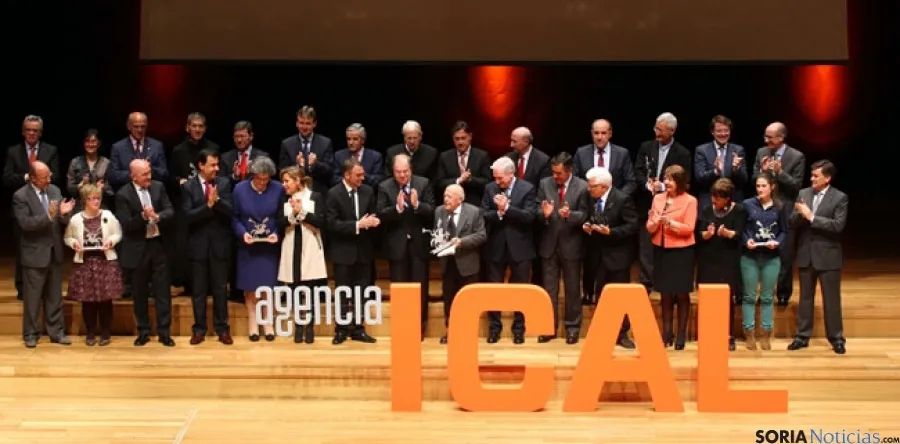 Premiado con autoridades de la Junta de Castilla y León