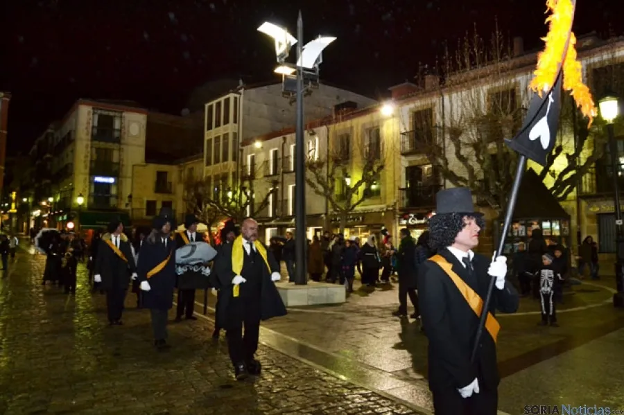 Foto 9 - El 'dolor' del Entierro de la Sardina pone fin a un carnaval m&aacute;s participativo