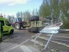 Vuelco de una cisterna agrícola en Garray