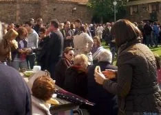 Olvegueños en la campa de la ermita este sábado.