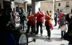 Uno de los soportales adnamantinos con los gaiteros.