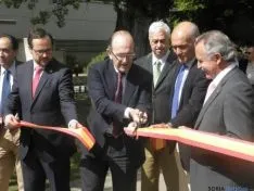 José Manuel Jiménez corta la cinta inaugural de Venalmazán.
