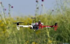 Un dron sobre el campo. / priv.gc.ca