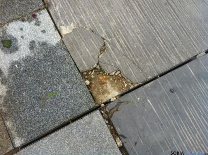 Baldosas rotas Espolón