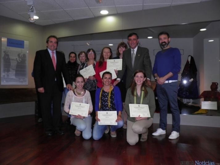 Alumnos en el Taller de Confección